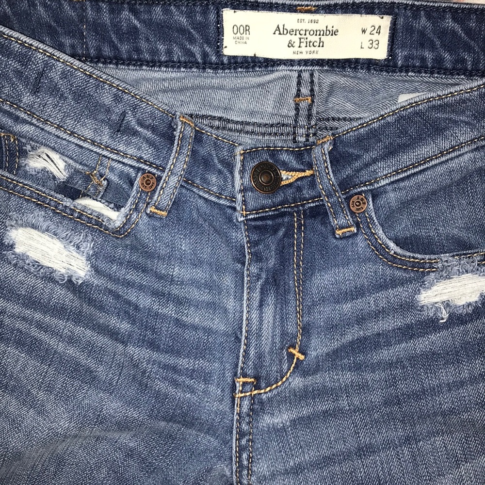 NWOT Abercrombie distressed jeans